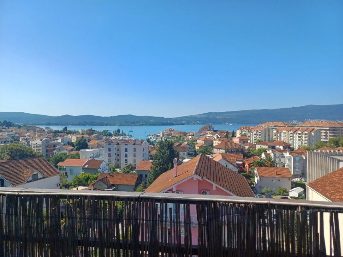 Izdavanje, jednosoban stan, 40m², Kalimanj, Tivat