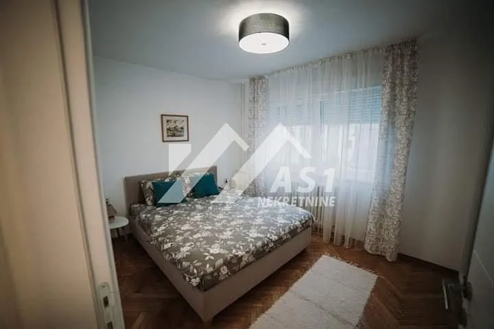 Izdavanje, dvosoban stan, 50m², Centar, Novi Sad