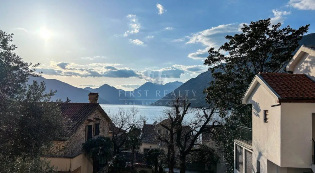 Sale, house, 396m², Ljuta, Kotor