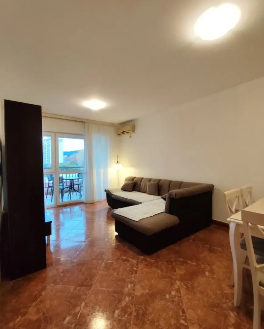 Rent, one bedroom apartment, 54m², Centar, Bar