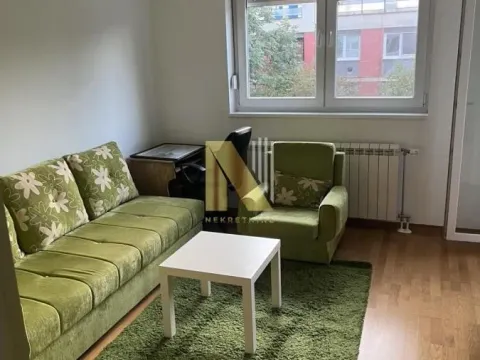 Stan in Adamovićevo Naselje
