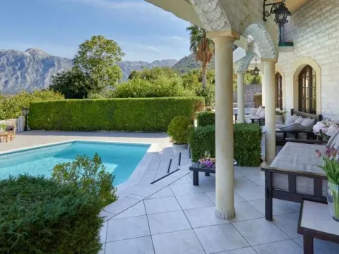 Prodaja, kuća, 350m², Kotor, Crna Gora - image 11