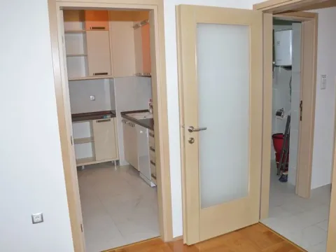 Rent, office space, 52m², Preko Morače, Podgorica - image 10