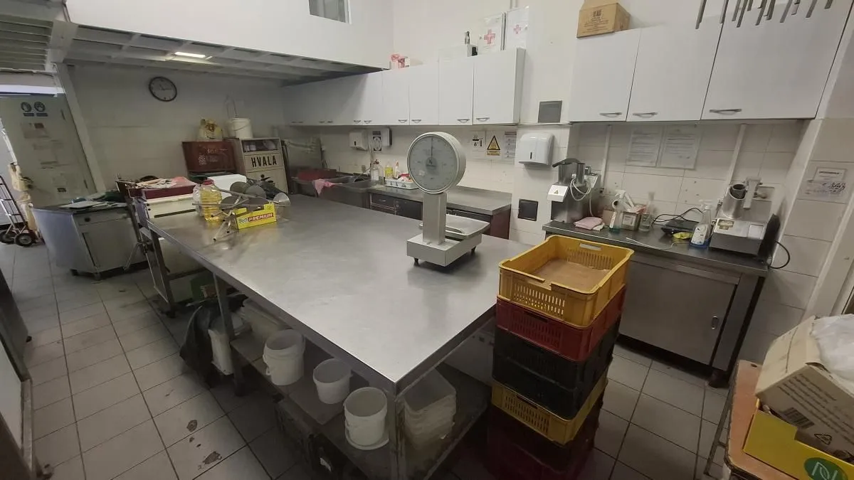 Rent, office space, 170m², Železnička Stanica, Novi Sad Sve Podlokacije