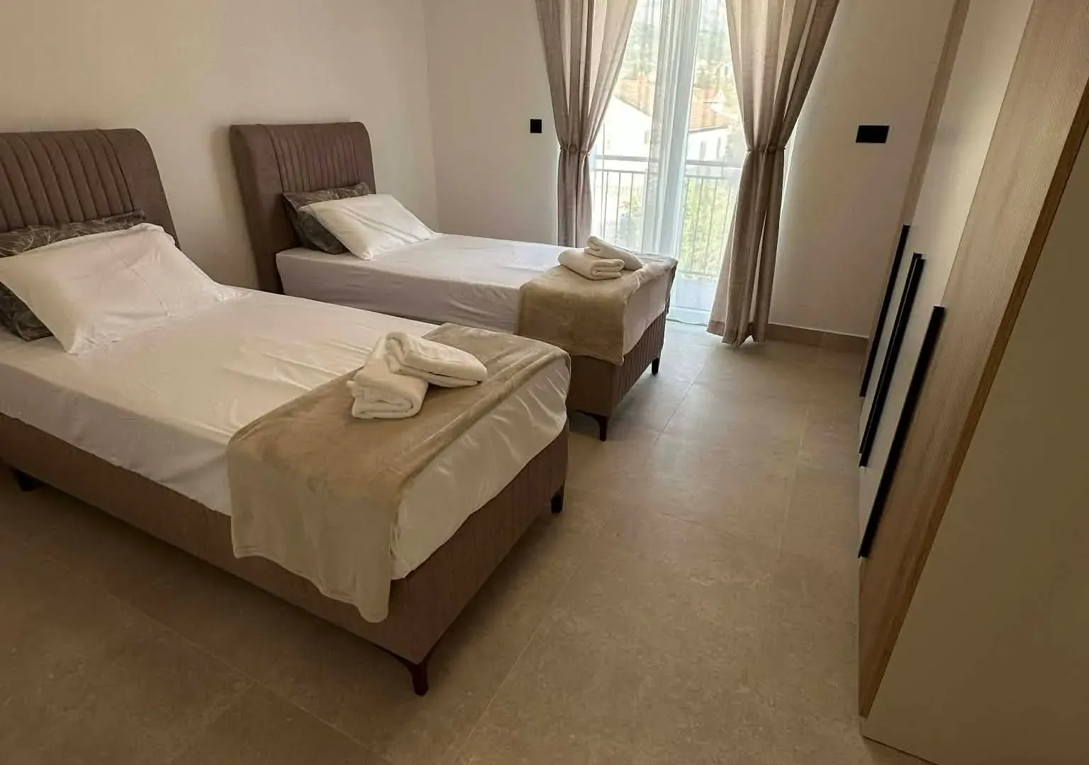 Izdavanje, dvosoban stan, 90m², Seljanovo, Tivat