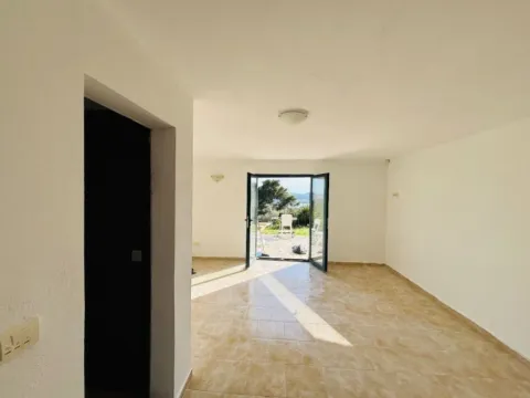 Izdavanje, kuća, 57m², Mrčevac, Tivat - image 11