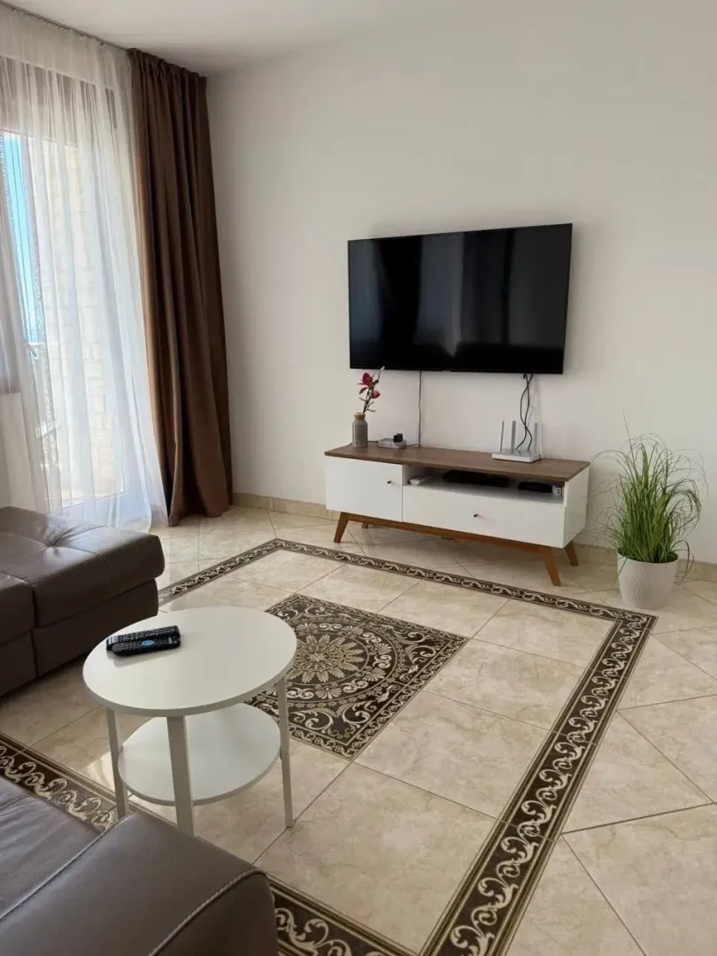 Rent, one bedroom apartment, 74m², Bečići, Budva