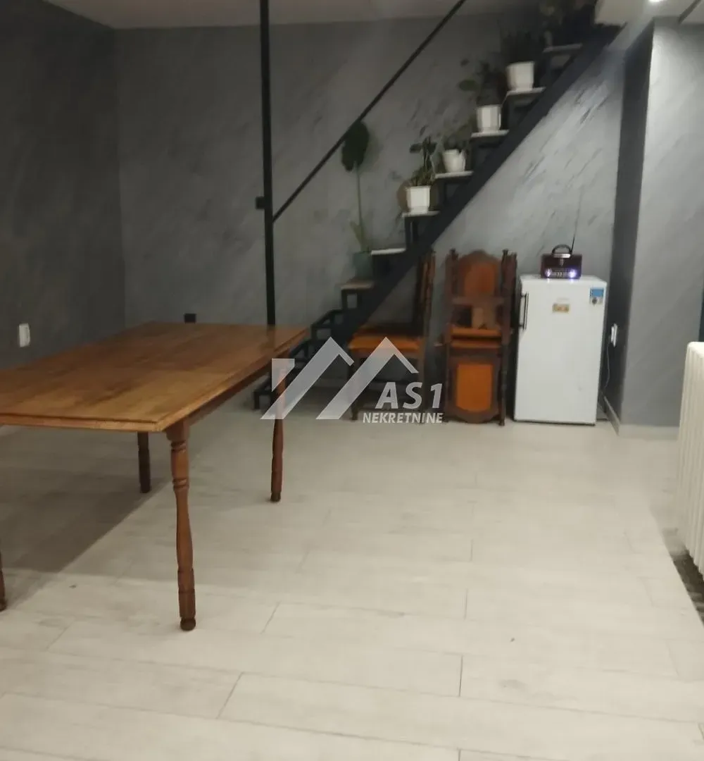 Izdavanje, poslovni prostor, 45m², Centar, Novi Sad