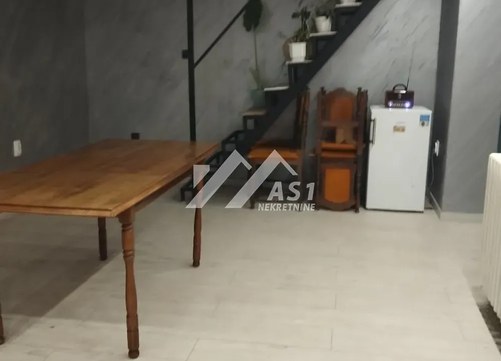 Izdavanje, poslovni prostor, 45m², Centar, Novi Sad