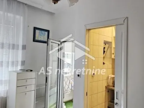 Izdavanje, četvorosoban stan, 86m², Savski Venac, Beograd - image 7