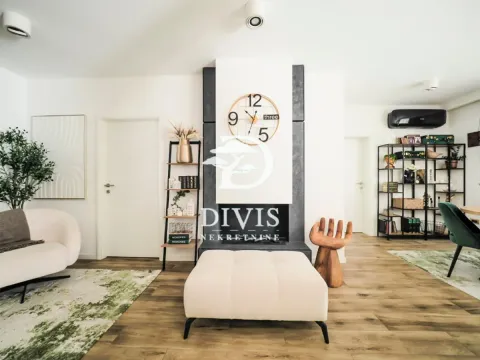 Moderna dnevna soba sa kaminom i stilskim nameštajem. - image 3