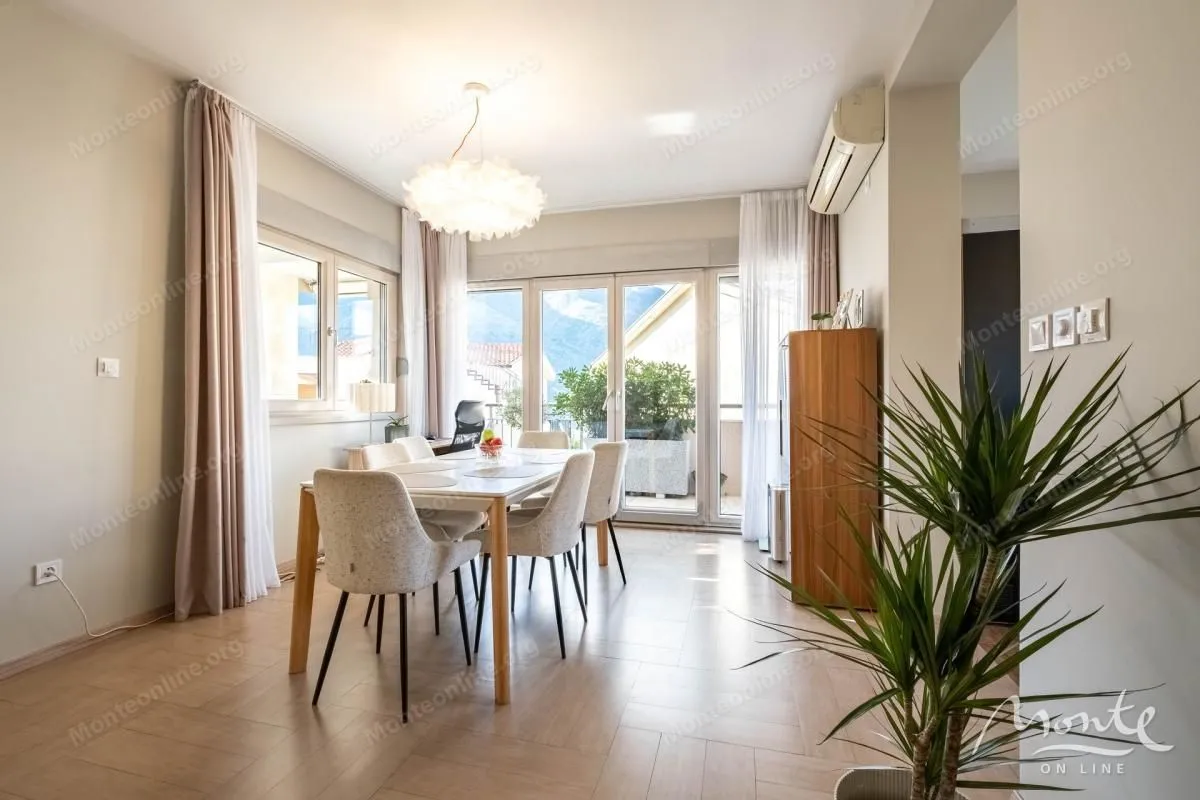 Prodaja, trosoban stan, 114m², Dobrota, Kotor