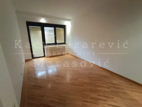 Izdavanje, trosoban stan, 147m², Kalenić Pijaca, Vračar Sve Podlokacije - image 11