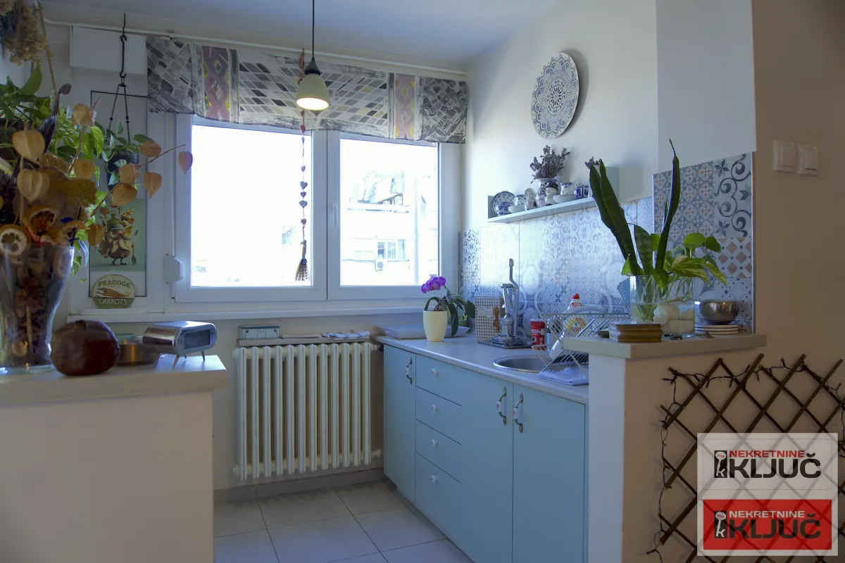 Prodaja, dvosoban stan, 55m², Bulevar Oslobodjenja, Novi Sad Sve Podlokacije