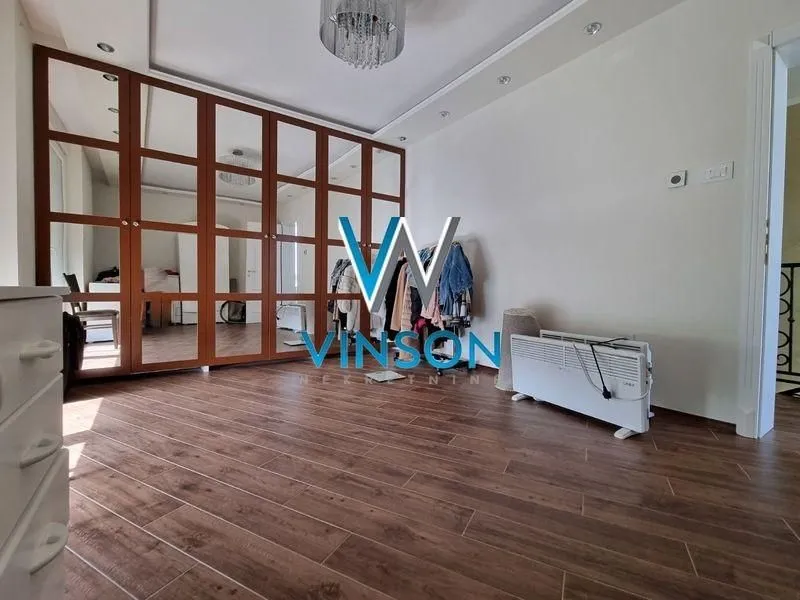 Izdavanje, kuća, 300m², Veternička rampa, Novi Sad Sve Podlokacije