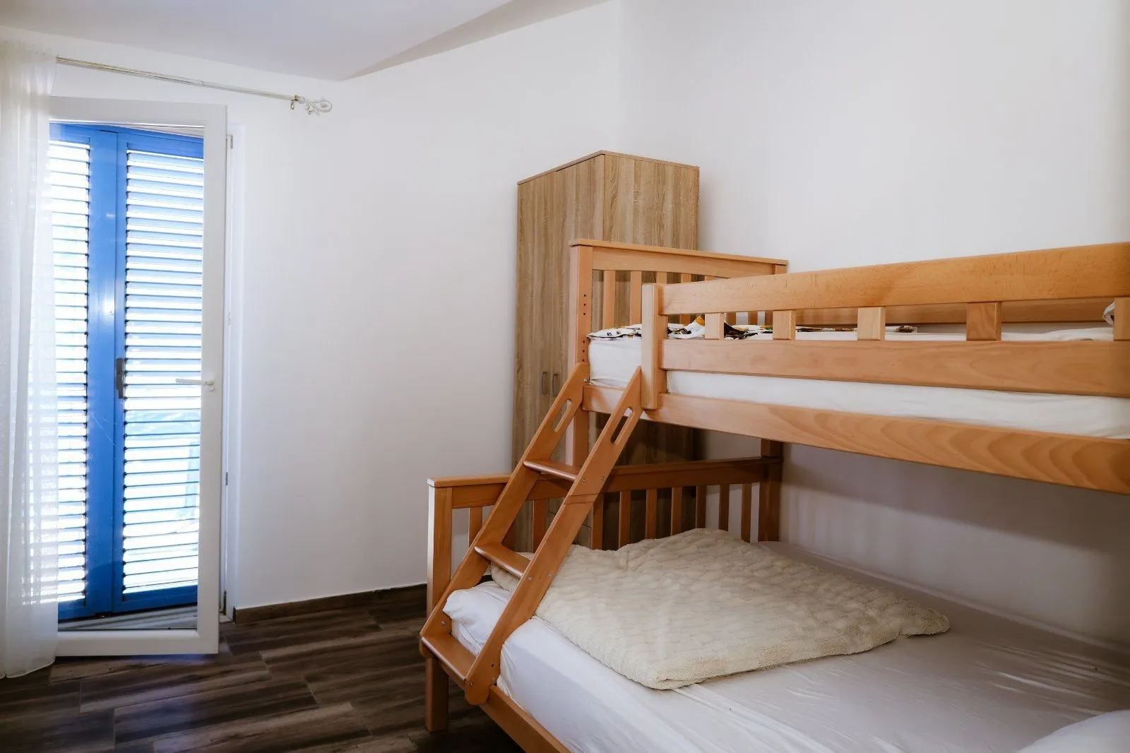 Izdavanje, kuća, 170m², Bigova, Kotor