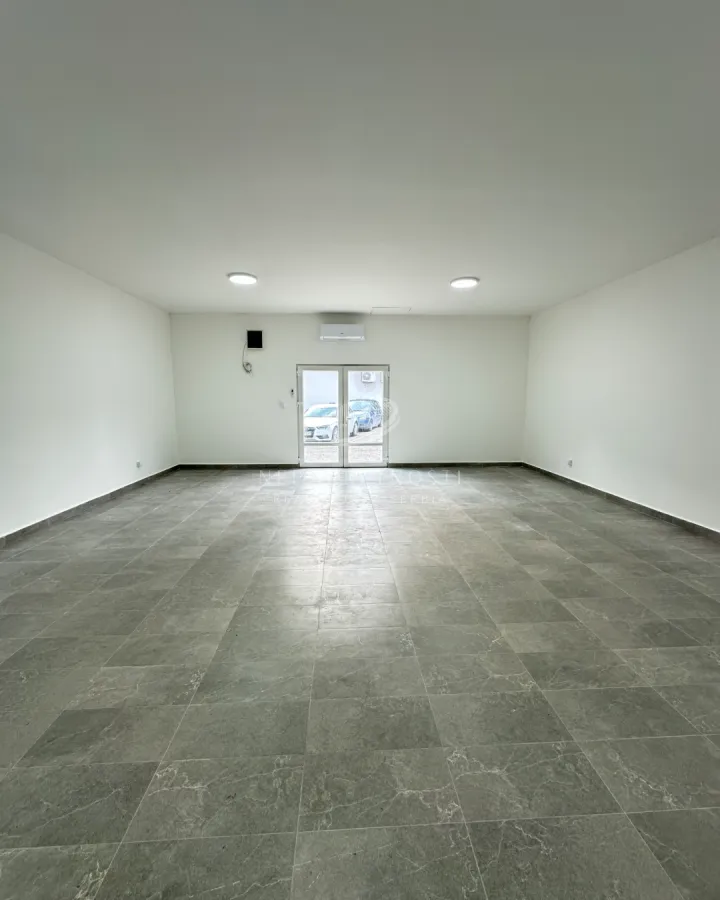 Izdavanje, poslovni prostor, 65m², Zemun Centar, Zemun Sve Podlokacije