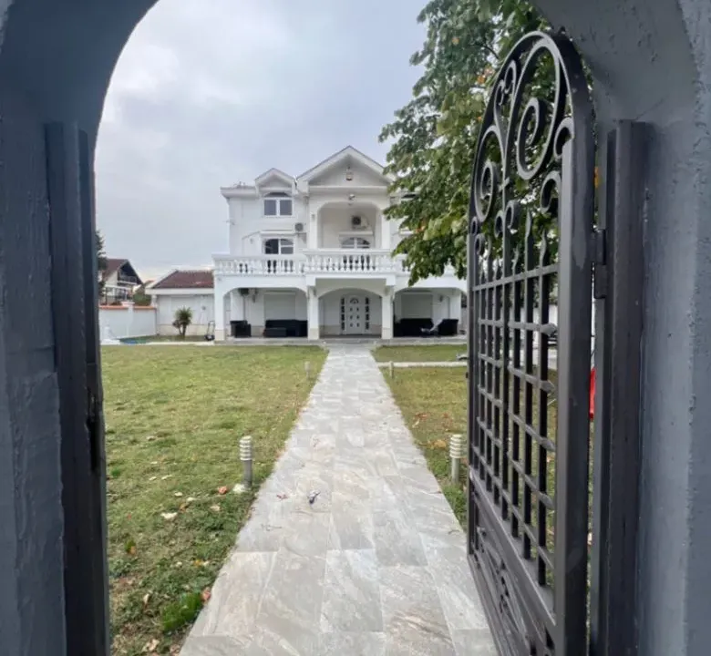 Rent, house, 350m², Zlatica, Podgorica