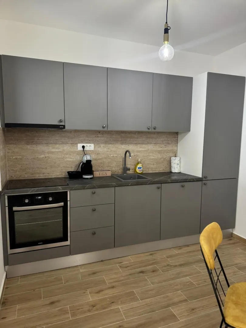 Izdavanje, jednosoban stan, 51m², Zelenika, Herceg Novi