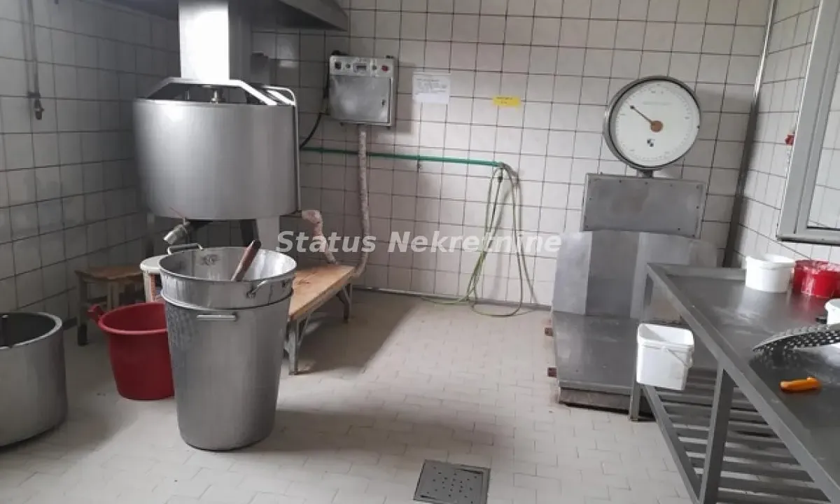 Prodaja, poslovni prostor, 1260m², Novi Sad, Srbija