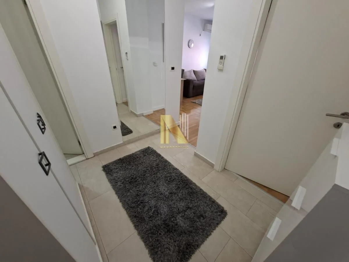 Izdavanje, dvosoban stan, 49m², Centar, Novi Sad