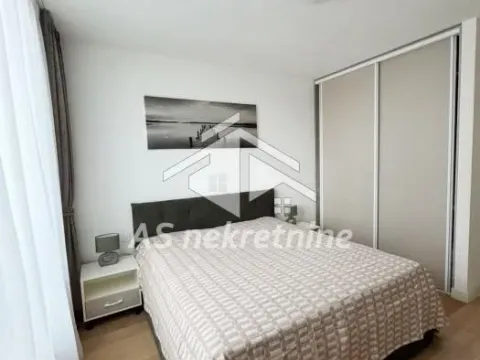 Izdavanje, trosoban stan, 84m², Savski Venac, Beograd - image 8