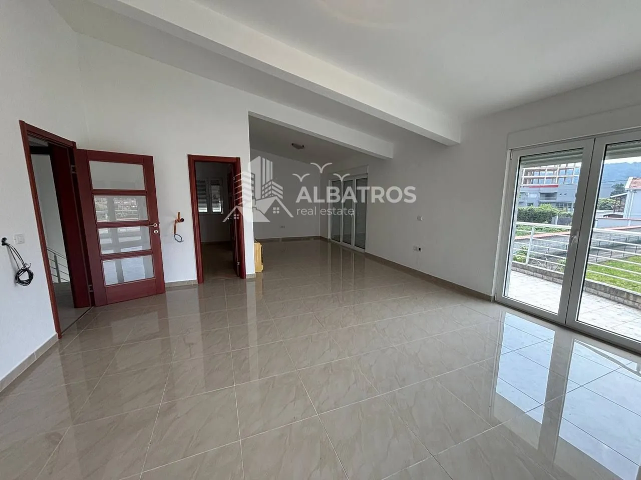 Sale, house, 250m², Polje, Bar