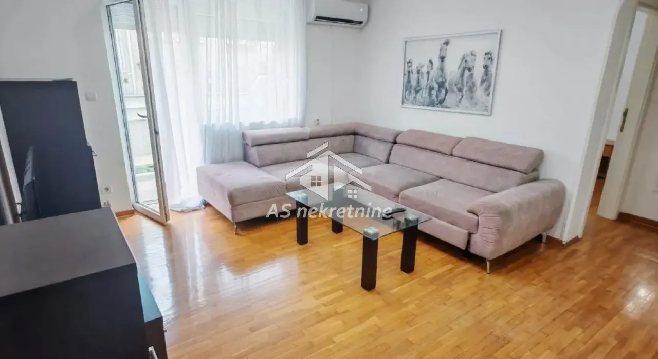 Rent, two bedroom apartment, 51m², Stari Grad, Beograd