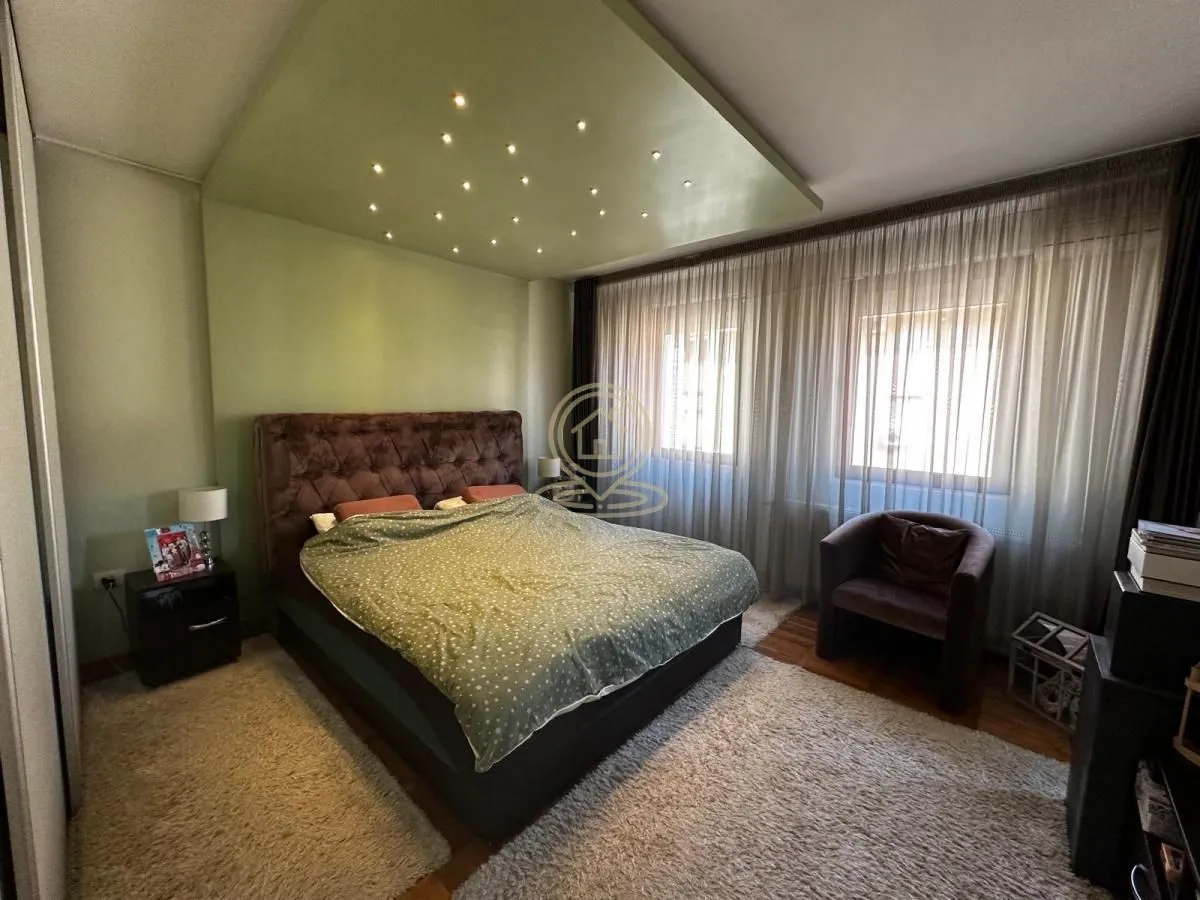 Prodaja, četvorosoban stan, 116m², Grbavica, Novi Sad Sve Podlokacije