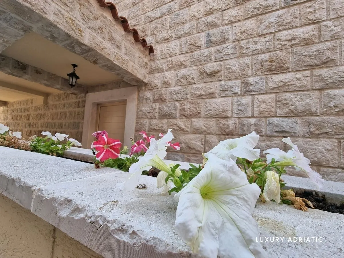 Sale, house, 1000m², Reževići, Budva