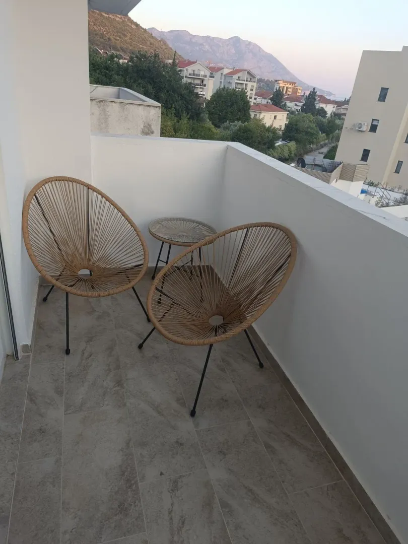 Izdavanje, jednosoban stan, 40m², Maine, Budva