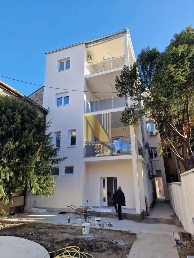 Izdavanje, poslovni prostor, 495m², Centar, Novi Sad