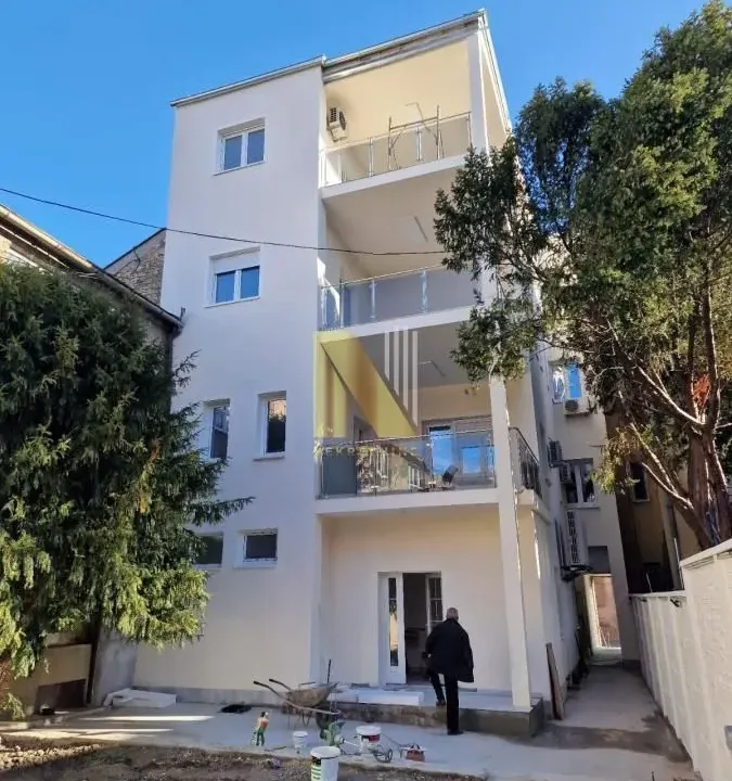 Izdavanje, poslovni prostor, 495m², Centar, Novi Sad
