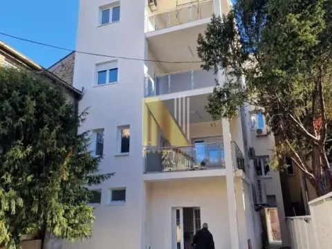 Izdavanje, poslovni prostor, 495m², Centar, Novi Sad