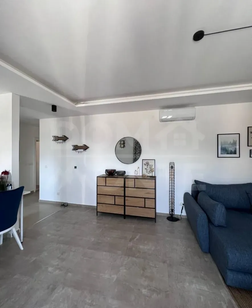 Izdavanje, dvosoban stan, 80m², Tivat, Crna Gora