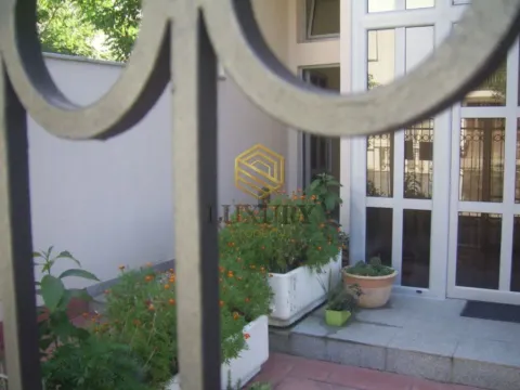 Izdavanje, trosoban stan, 125m², Gorica C, Podgorica - image 10