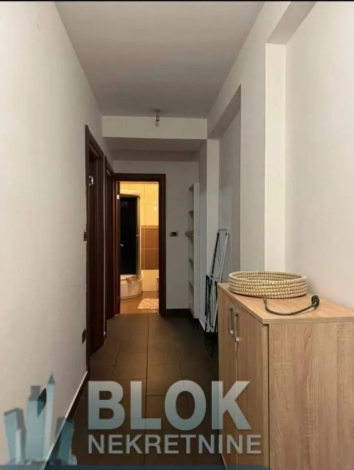 Izdavanje, trosoban stan, 90m², Podgorica, Crna Gora