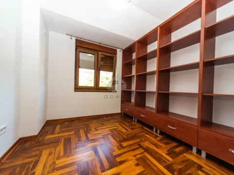Sale, four bedroom apartment, 175m², Gorica C, Podgorica - image 11