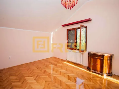 Izdavanje, kuća, 450m², Zabjelo, Podgorica - image 12