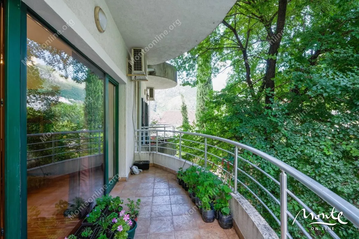 Prodaja, trosoban stan, 130m², Risan, Kotor