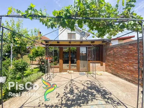 Prodaja, kuća, 200m², Konik, Podgorica - image 2