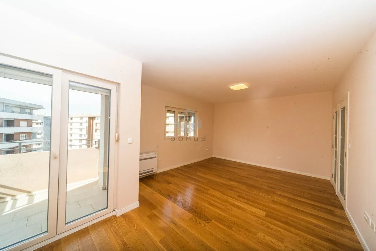 Izdavanje, poslovni prostor, 95m², Central Point, Podgorica