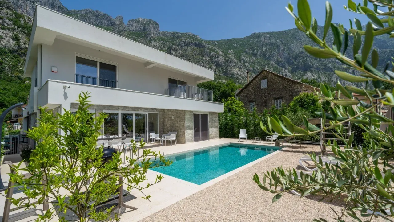 Prodaja, kuća, 250m², Orahovac, Kotor