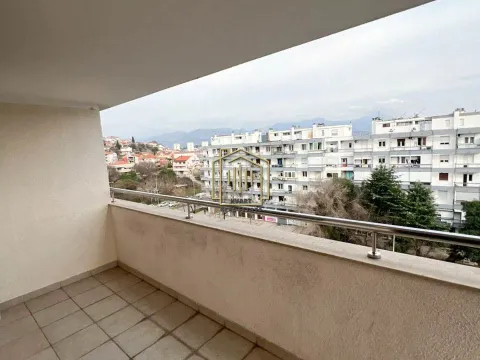Prodaja, četvorosoban stan, 220m², Preko Morače, Podgorica - image 9