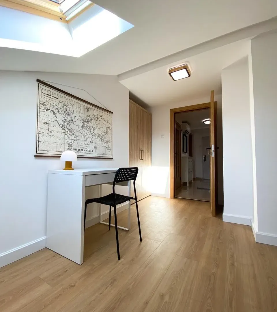 Izdavanje, dvosoban stan, 80m², Centar, Podgorica