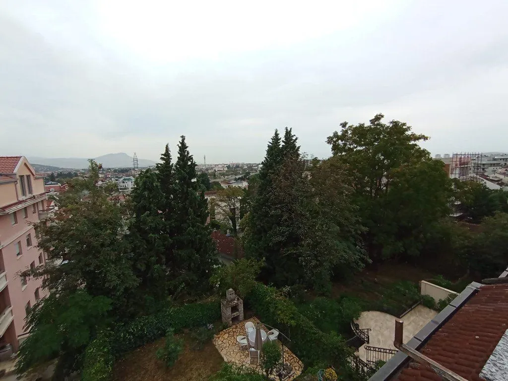 Izdavanje, kuća, 300m², Gorica C, Podgorica