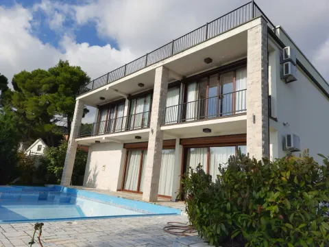 Prodaja, kuća, 184m², Šušanj, Bar