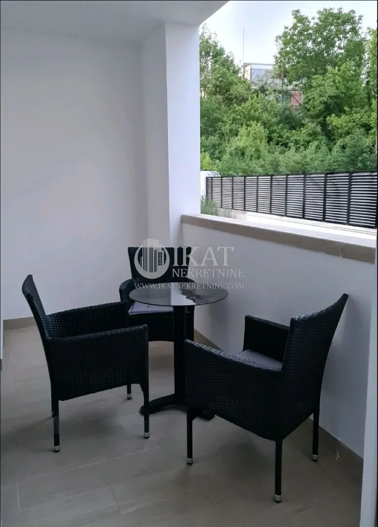 Rent, four bedroom apartment, 160m², Savski Venac, Beograd