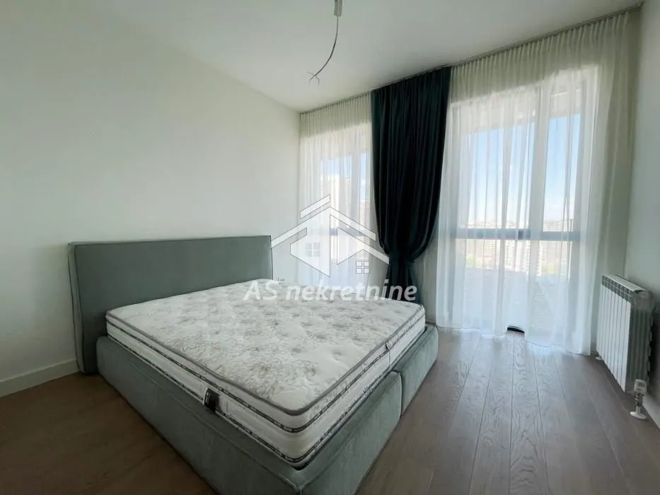 Izdavanje, četvorosoban stan, 152m², Savski Venac, Beograd