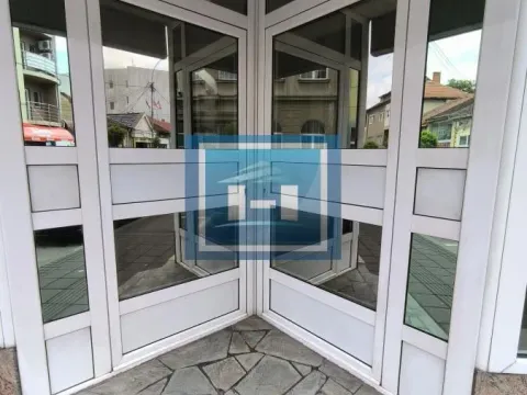 Izdavanje, poslovni prostor, 130m², Centar, Ćuprija - image 7